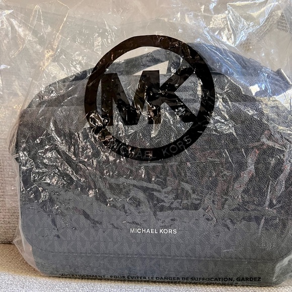 Michael Kors Black Cooper Logo Camera Bag - Picture 11 of 14